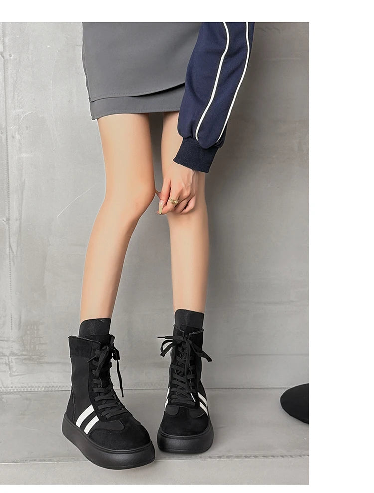 Sports and Leisure Shoes for Women 2025 New Fashionable High Top Shoes Flat Bottomed Lightweight and Comfortable Work Boots